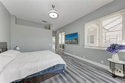 Bedroom - 5122 87th Ct E, Bradenton, FL 34211 photo 2 of 10