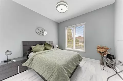 Bedroom - 5122 87th Ct E, Bradenton, FL 34211 photo 5 of 10