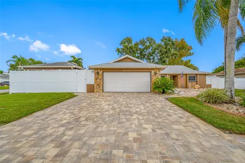 12083 72nd St, Largo, FL 33773