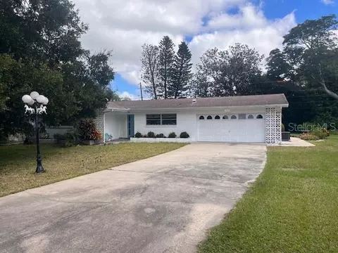 11435 Oval Dr E, Largo, FL 33774