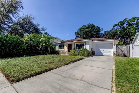 212 Washington Ave, Oldsmar, FL 34677