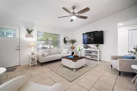 Living - 11305 Silverleaf Ct, Riverview, FL 33579 photo 2 of 3