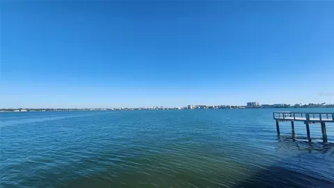 11005 8th St E, Treasure Island, FL 33706