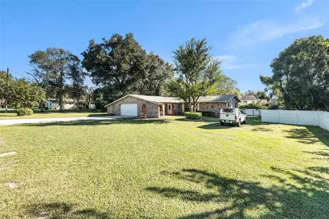 11918 Orangewood Dr, Dade City, FL 33525