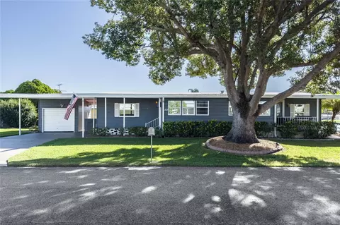 5546 Arrowhead Dr, Zephyrhills, FL 33542