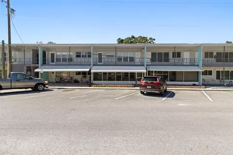 4152 55th Way N #927, Kenneth City, FL 33709