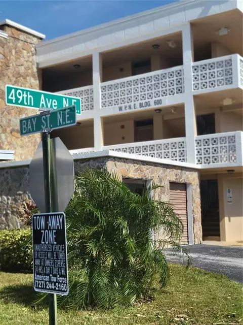 4915 Bay St NE #122, Saint Petersburg, FL 33703
