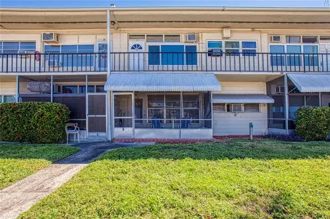 4001 58th St N #3, Kenneth City, FL 33709