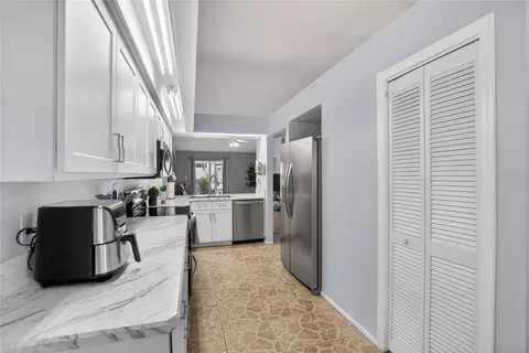 Kitchen - 11005 Kenbrook Dr, Riverview, FL 33578 photo 6 of 6