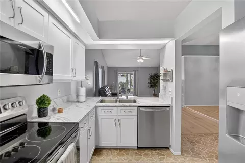 Kitchen - 11005 Kenbrook Dr, Riverview, FL 33578 photo 5 of 6