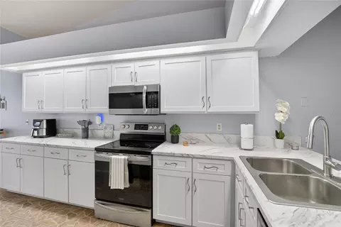 Kitchen - 11005 Kenbrook Dr, Riverview, FL 33578 photo 3 of 6