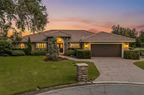 1080 Water Oak Ct NE, Saint Petersburg, FL 33703