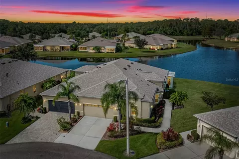 2507 Sapphire Greens Ln #32, Sun City Center, FL 33573