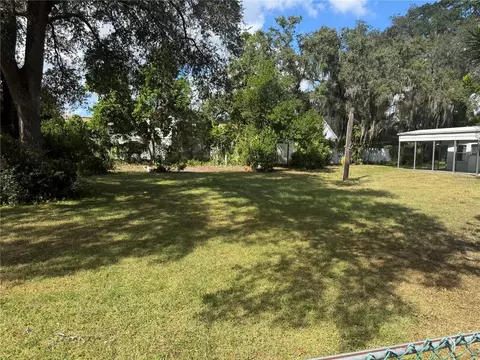 9614 N Hartts Dr, Tampa, FL 33617