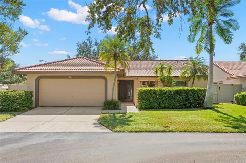 486 Genoa Cir NE, Saint Petersburg, FL 33703