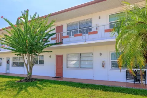 2050 58th Ave N #25, Saint Petersburg, FL 33714