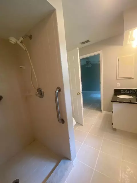 Bath - 2243 Eagle Bluff Dr, Valrico, FL 33596 photo 2 of 2