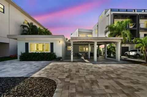 15390 2nd St E, Madeira Beach, FL 33708