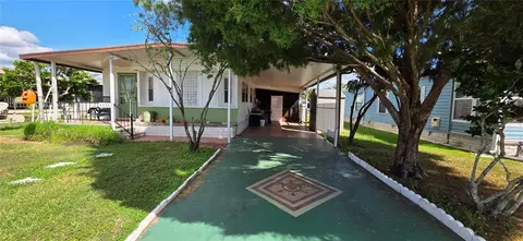 5536 Benton St, Zephyrhills, FL 33542