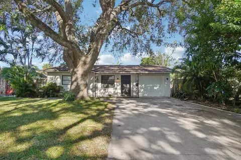 162 SE Lincoln Cir N, Saint Petersburg, FL 33703