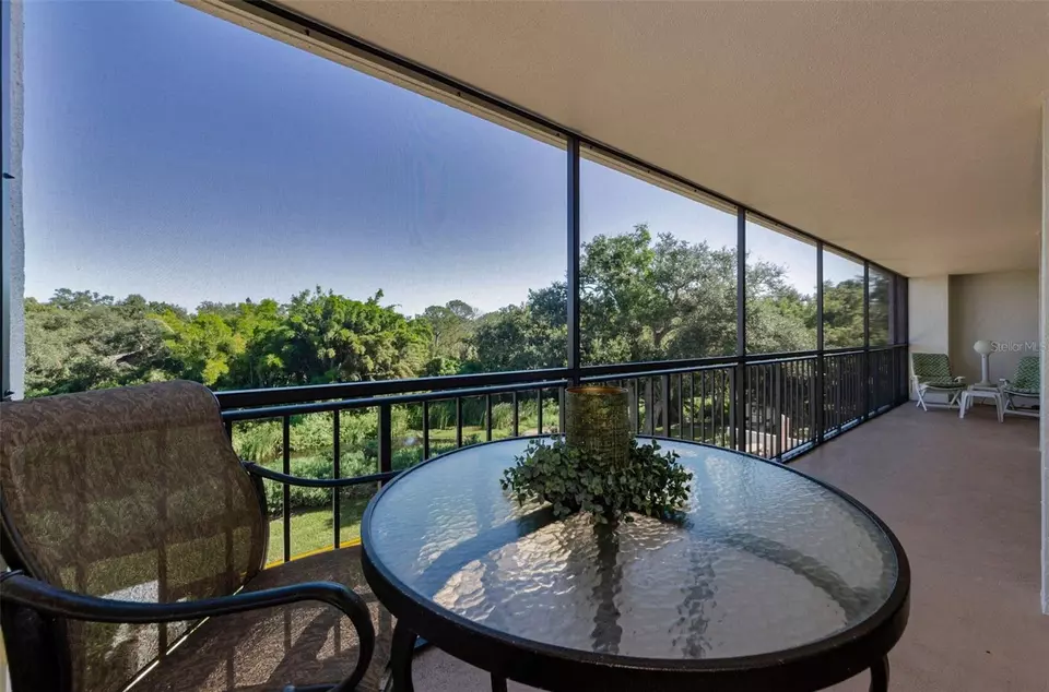 Exterior - 220 Belleview Blvd #305, Belleair, FL 33756 photo 2 of 10