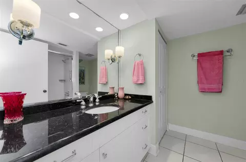 Bath - 220 Belleview Blvd #305, Belleair, FL 33756 photo 1 of 3