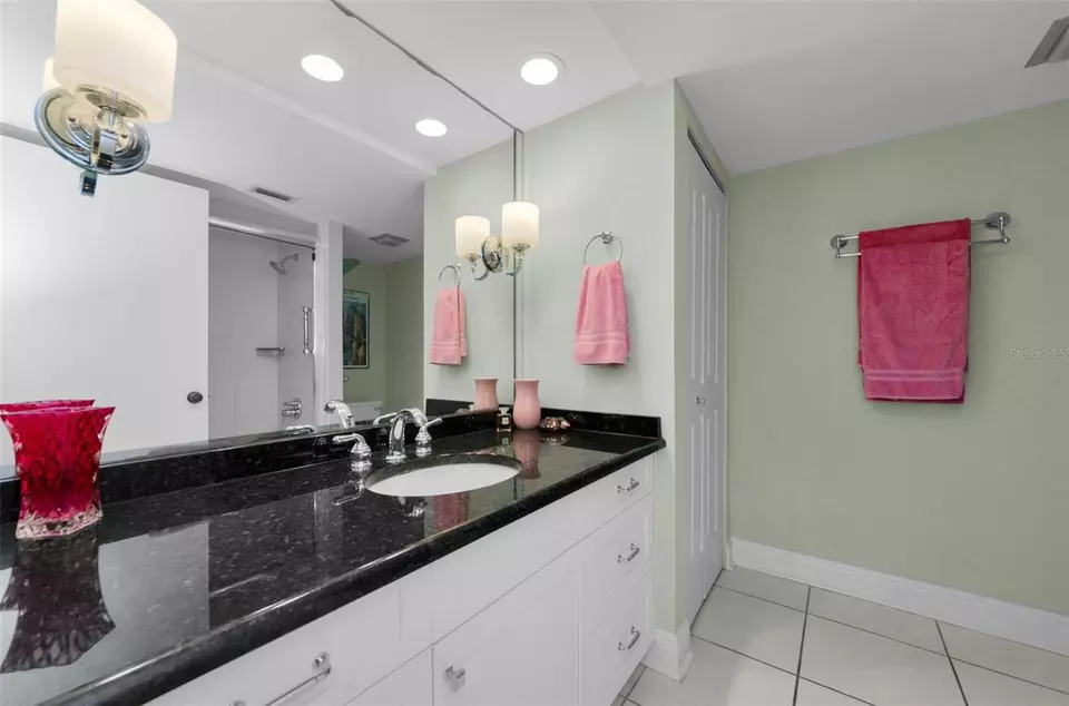 Bath - 220 Belleview Blvd #305, Belleair, FL 33756 photo 1 of 3