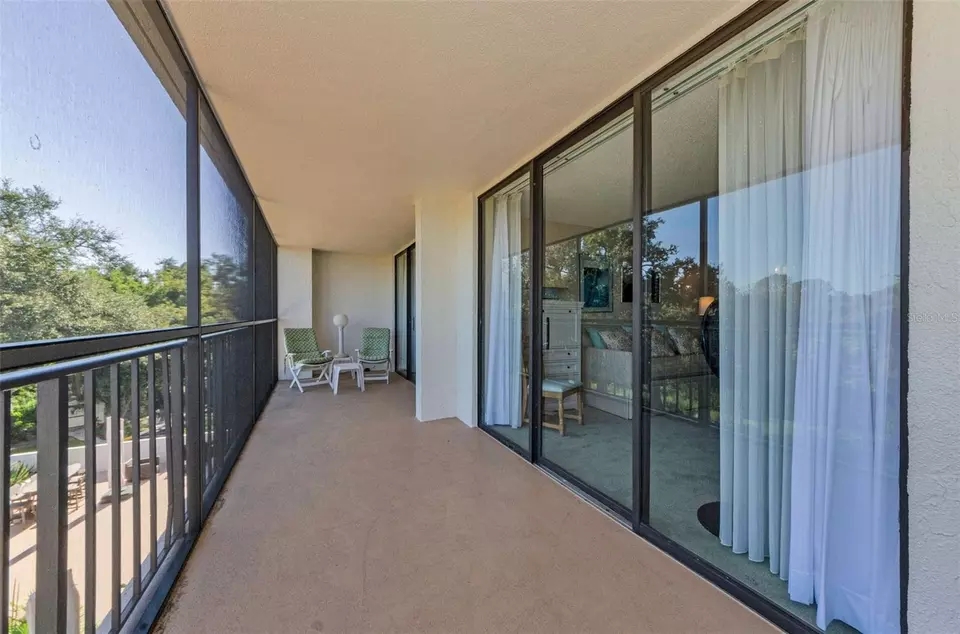 Exterior - 220 Belleview Blvd #305, Belleair, FL 33756 photo 3 of 10