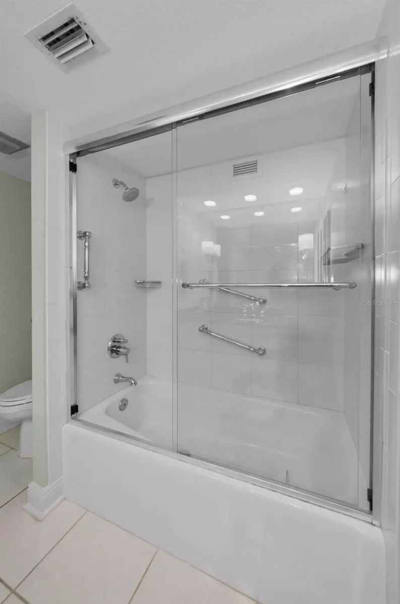 Bath - 220 Belleview Blvd #305, Belleair, FL 33756 photo 2 of 3