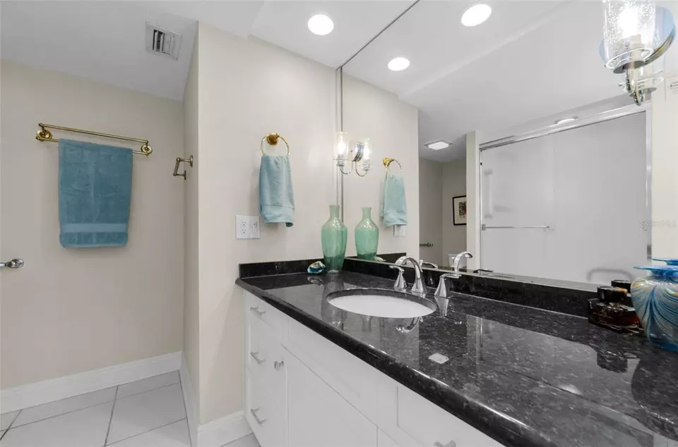 Bath - 220 Belleview Blvd #305, Belleair, FL 33756 photo 3 of 3