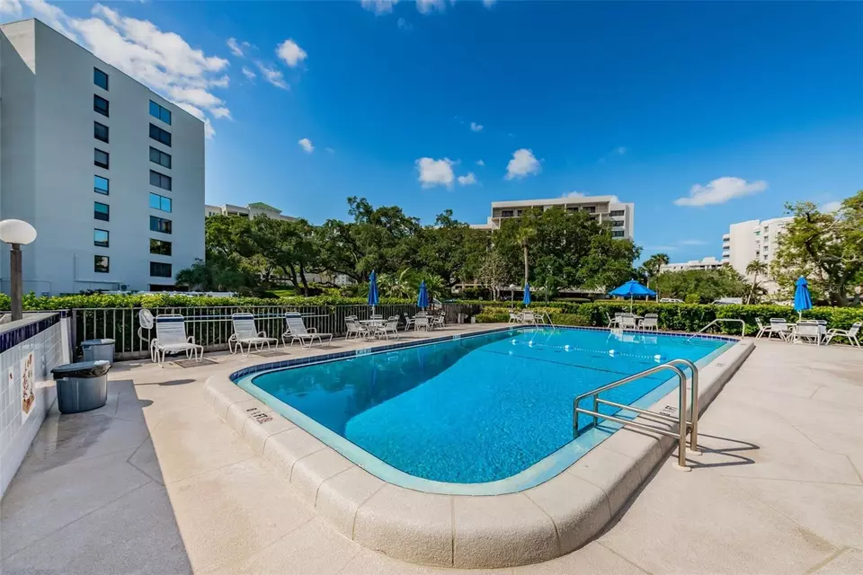 Exterior - 220 Belleview Blvd #305, Belleair, FL 33756 photo 6 of 10