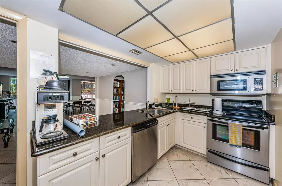 Kitchen - 220 Belleview Blvd #305, Belleair, FL 33756 photo 5 of 5