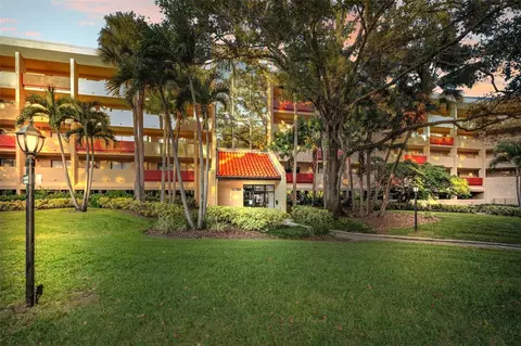3062 Eastland Blvd #105, Clearwater, FL 33761