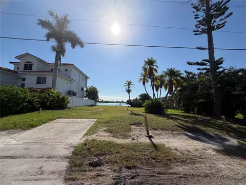 16325 Redington Dr, Redington Beach, FL 33708