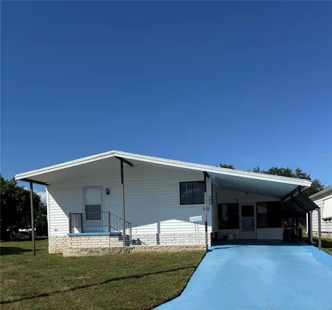 82425 New Circle Dr N, Pinellas Park, FL 33781