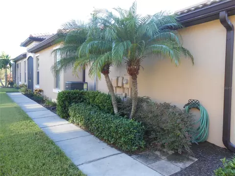 344 Mystic Falls Dr, Apollo Beach, FL 33572