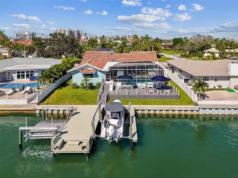 320 Belle Isle Ave, Belleair Beach, FL 33786