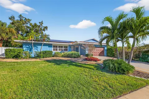 11275 Apache Pl, Largo, FL 33774