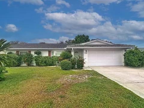 11320 Currie Ln, Largo, FL 33774