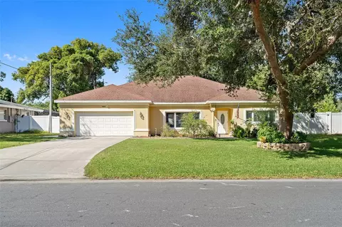 490 Woodland Dr, Largo, FL 33771