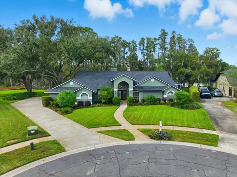 302 Lake Kell Ct, Lutz, FL 33549