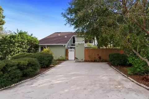 10703 Meadowglen Ln, Tampa, FL 33624