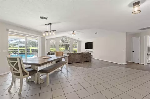 Dining - 640 E Hartford St, Hernando, FL 34442 photo 2 of 3