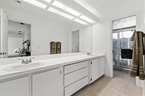 Bath - 640 E Hartford St, Hernando, FL 34442 photo 1 of 5