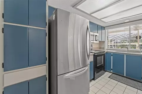 Kitchen - 640 E Hartford St, Hernando, FL 34442 photo 3 of 4