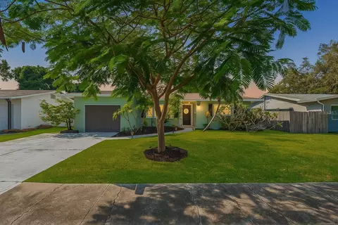 6121 4th St S, Saint Petersburg, FL 33705