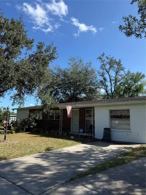 8801 Chinaberry Dr, Tampa, FL 33637