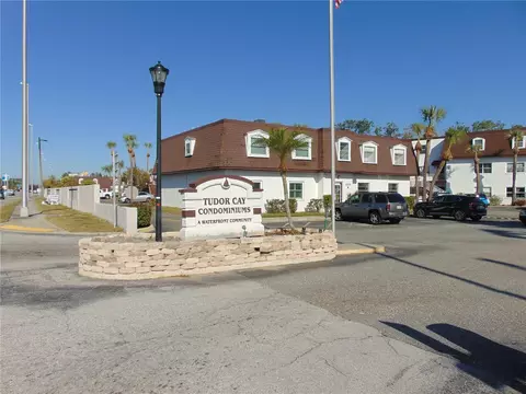 9119 Tudor Dr #E102, Tampa, FL 33615