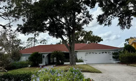 2001 Country Club Ct, Plant City, FL 33566