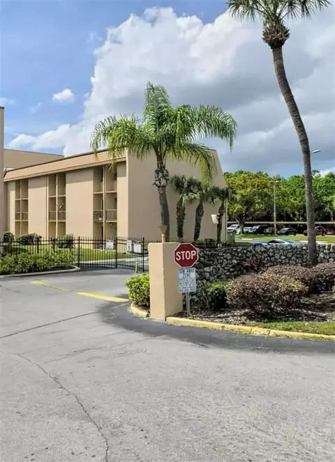 5820 N Church Ave #348, Tampa, FL 33614